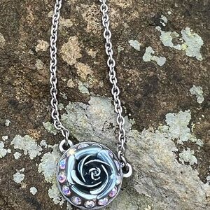 Sabika rose necklace